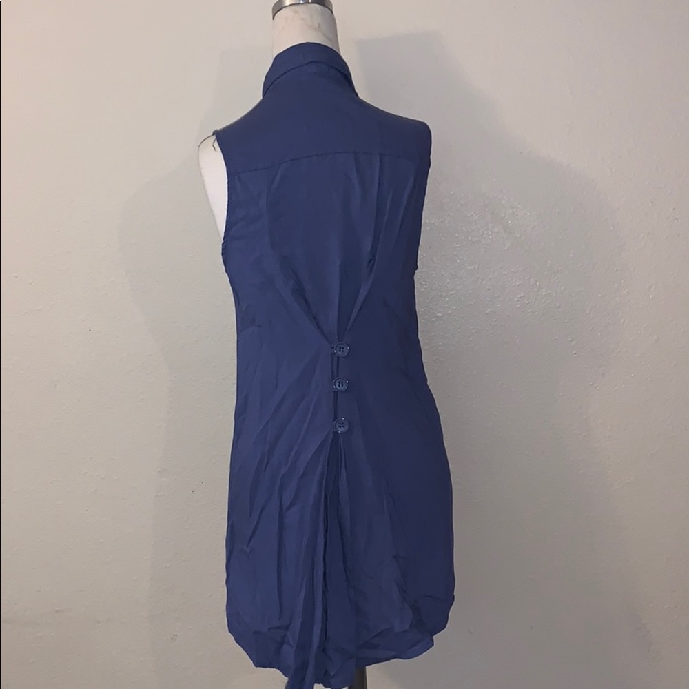 Button down - Picture 2 of 3